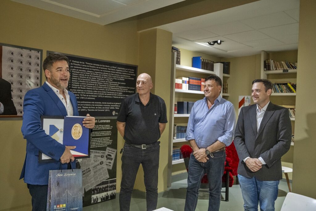 El intendente Raimundo reconoció la trayectoria del músico Germán Becker