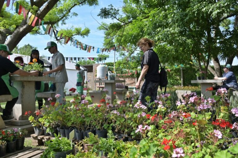 Los chicos del Vivero Inclusivo compartieron su producción para celebrar a mamá
