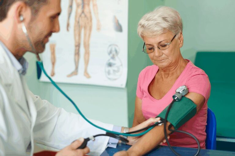 Comenzó una campaña gratuita de control cardiovascular para adultos mayores