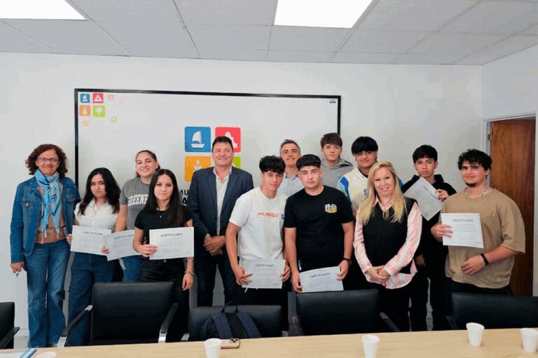 Alumnos del Colegio Santa Rosa realizaron pasantías en la Municipalidad de San Lorenzo