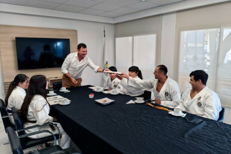 Raimundo entregó reconocimientos a alumnos de la Escuela de Karate Municipal que brillaron en Rosario