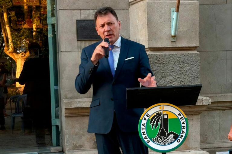 Raimundo participó de la presentación de una carta inédita de San Martín Raimundo participó de la presentación de una carta inédita de San Martín