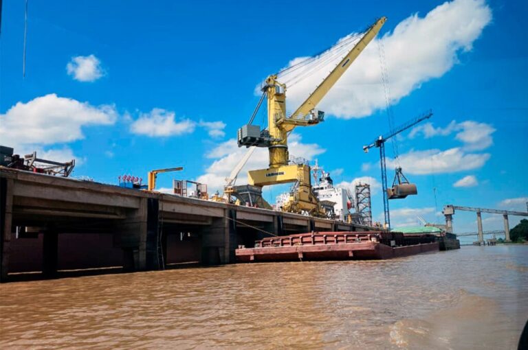 San Lorenzo avanza en el diseño de un circuito de turismo industrial por el río Paraná San Lorenzo avanza en el diseño de un circuito de turismo industrial por el río Paraná