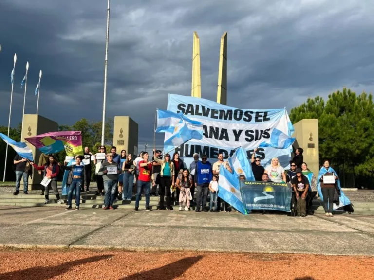 San Lorenzo: Banderazo en defensa del Río Paraná: fuerte rechazo a la re-privatización de la hidrovía y al aumento del calado