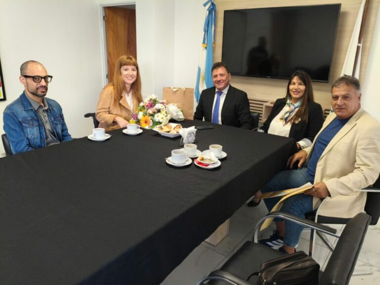 El intendente Raimundo distinguió a Pilar Mugica, que obtuvo un gran logro internacional en paraequitación El intendente Raimundo distinguió a Pilar Mugica, que obtuvo un gran logro internacional en paraequitación
