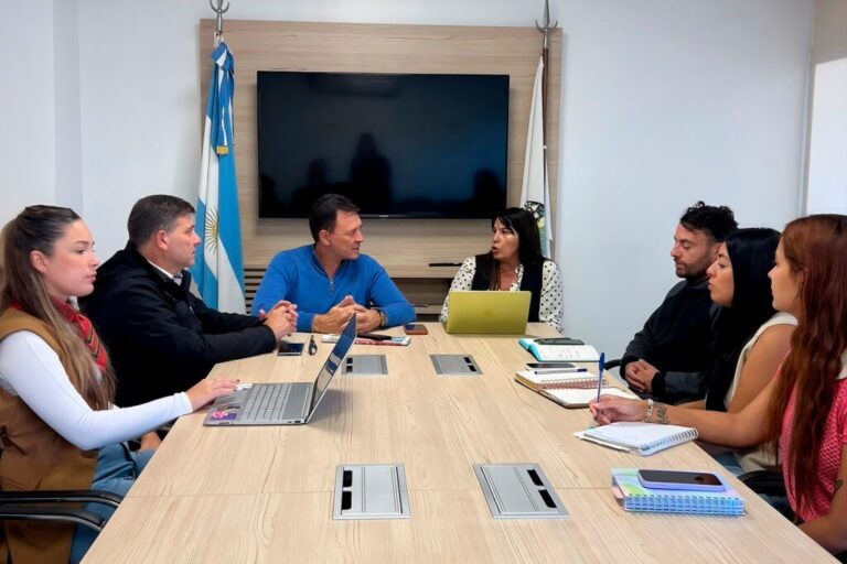 La Municipalidad de San Lorenzo trabaja en el abordaje contra la violencia y el bullying escolar La Municipalidad de San Lorenzo trabaja en el abordaje contra la violencia y el bullying escolar