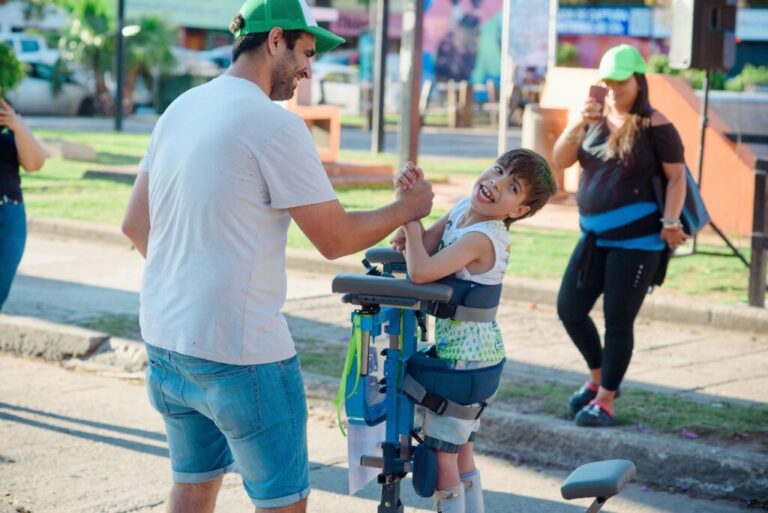 San Lorenzo celebró una maratón sobre ruedas para visibilizar la parálisis cerebral infantil